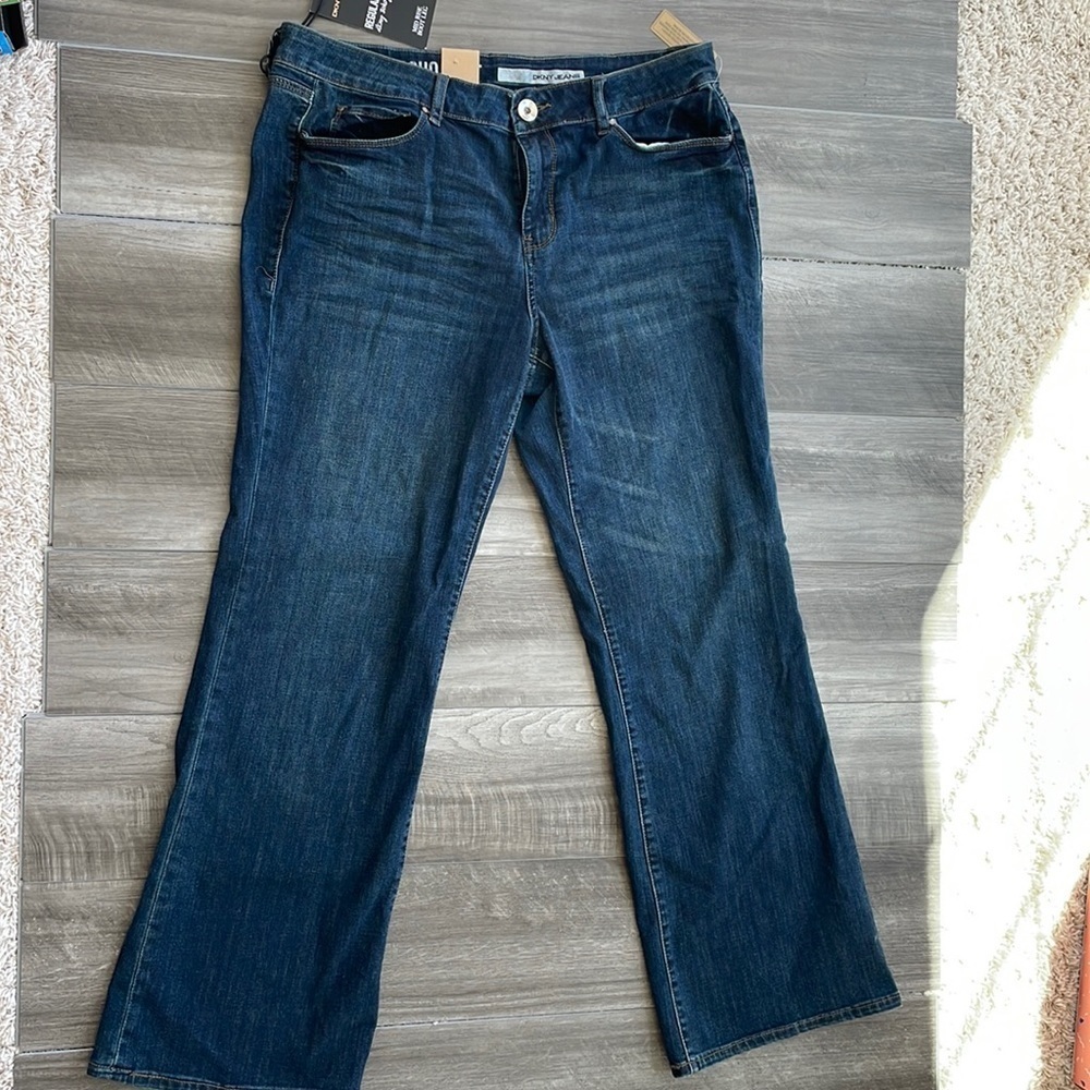 ✨✨DKNY SOHO BOOT WOMANS JEANS 16x30